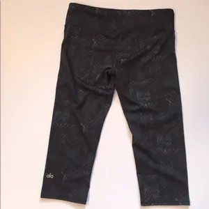 Alo Yoga printed capris leggings thumbnail 3