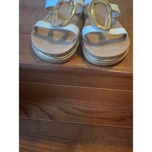 Rouge Helium White Gold Oval Buckle Slide Sandals Womens 10 Flat Summer Shoes thumbnail 3