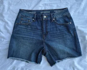 Sound Style Womans Size 4 High Waisted Frayed Hem Med Wash Jean Cutoff Shorts thumbnail 1