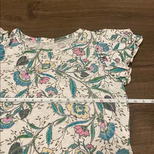 Women’s LOFT White Ruffle Sleeve Casual Top w/ Floral Print, Size Medium thumbnail 3