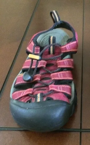KEEN Newport H2 sandals red size 8 thumbnail 1