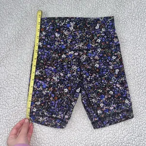 Lululemon Align High Rise Shorts thumbnail 8