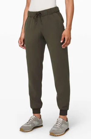 LULULEMON On the Fly Jogger in Dark Olive Size 6 thumbnail 1