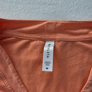 Athleta Avenue Tee Top Island Coral V-Neck Short Sleeve 657842 Womens Medium thumbnail 5