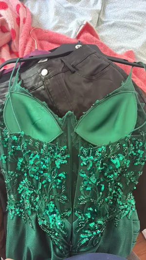 Boutique Green Sequin Prom Dress thumbnail 10
