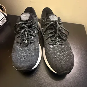 Asics Gel-Kayano 28 Black White Athletic Running Shoes Women's Size 8.5 thumbnail 2