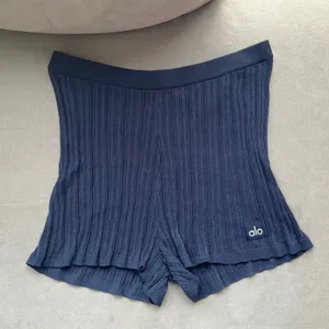 Alo Yoga Sweater High-Waist Sunlit Short Navy M thumbnail 2