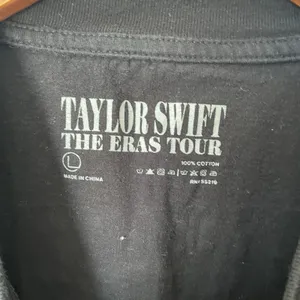 Taylor Swift The Eras Tour Official Tour Merch T-Shirt Black 100% Cotton Size L thumbnail 9
