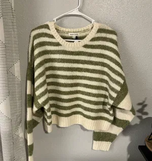Hope's NWT sweater thumbnail 1