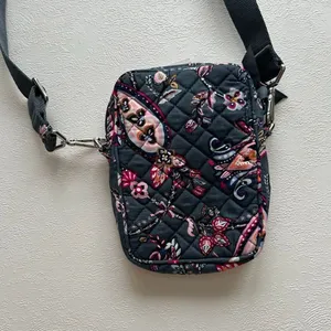 Vera Bradley RFID Small Convertible Crossbody Quilted Floral Bag NWT thumbnail 7