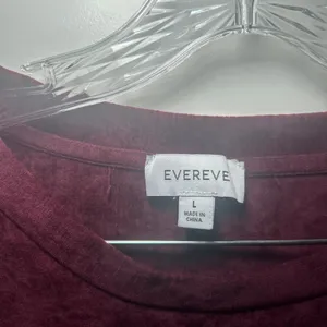 Evereve Womens Burgundy Velvet Padded Shoulder Sweatshirt Size L holiday thumbnail 4