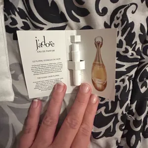 Dior pouch thumbnail 3