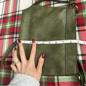 Malibu Skye Olive Green Vegan Leather Crossbody Bag thumbnail 8