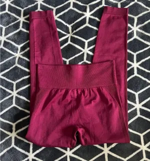 Seamless Booty Scrunch Leggings Red Size M thumbnail 3