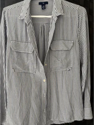 Gap Button-Up Women’s thumbnail 2
