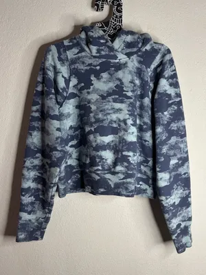 Lululemon Loungeful Cropped Hoodie Heritage Camo Wash WP Blue Multi size 10 thumbnail 2