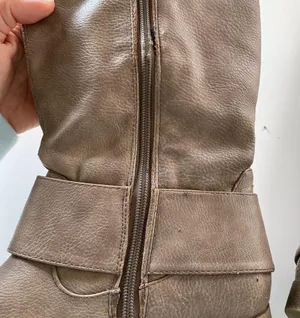 Beige taupe knee high boots Women’s size 6 zips up large buckle damaged thumbnail 4