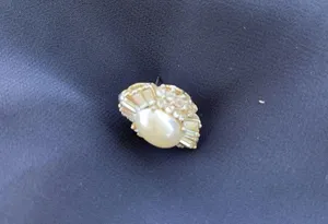 Elegant Vintage Crystal And Faux Pearl Earrings-Costume Jewelry *READ* thumbnail 4