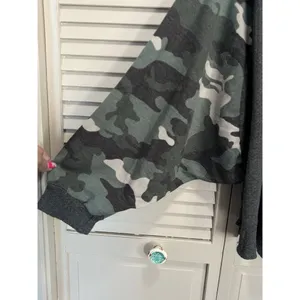 Pink Lily‎ Gray/Green Camo Thermal 3/4 Dolman Sleeve Top Size M Oversized thumbnail 3
