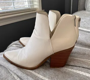 White Cowgirl Booties Size 9 thumbnail 2