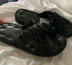 Black Crisscross Slip Ons Size 7 thumbnail 1
