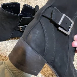 Vionic Size 7 Sienna Suede Bootie Boots Black Buckle Waterproof thumbnail 16