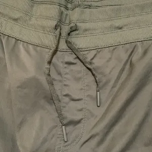 The North Face Aphrodite 2.0 plus size woman shorts size XXL taupe green thumbnail 4