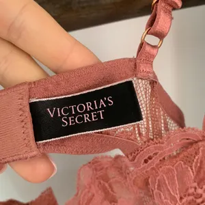 Delicate and soft lace peach pink Victoria’s Secret Slip Dress / Size XS thumbnail 3