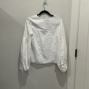 Alexis White Textured Button-Down Blouse – Size‎ M thumbnail 4