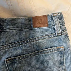 BDG High Waisted Girlfriend Short - Light Blue Wash Size 28 thumbnail 4