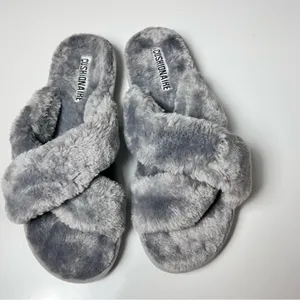 Cushionaire Women's Gray Faux Fur Style Slippers Sz 8 thumbnail 2