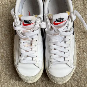 NIKE Blazer Low Platform Sneakers Size 6.5 thumbnail 13