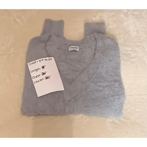 Aritzia Sunday Best Kitten Fuzzy V-Neck Cropped Sweater M Medium Foil Gray thumbnail 2