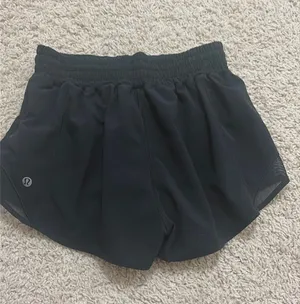 Lululemon Hotty Hot 2.5" Shorts High-Rise thumbnail 1