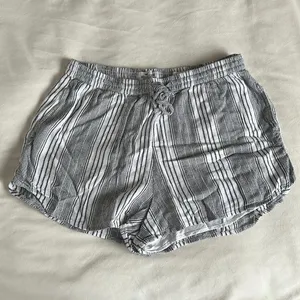 Hollister ultra high-rise striped shorts. Size Medium. thumbnail 1