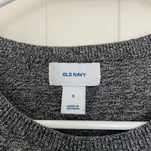 NWOT | Old Navy women’s gray‎ knit long sleeve top — small thumbnail 4