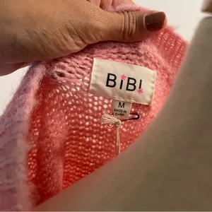 Bibi | Pink “Bride” Embroidered Short Sleeve Sweater Size M thumbnail 4