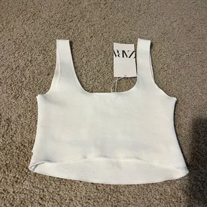 ZARA White cut out crop top never worn thumbnail 4