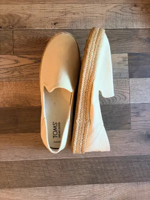 Cream Toms Slip-On thumbnail 2