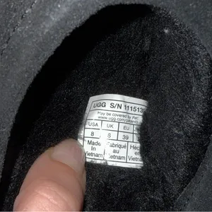 UGG women’s Black Suede Slippers size 8 thumbnail 4