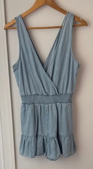 • American Eagle • Women’s Light Blue Sleeveless Denim Romper size M thumbnail 1