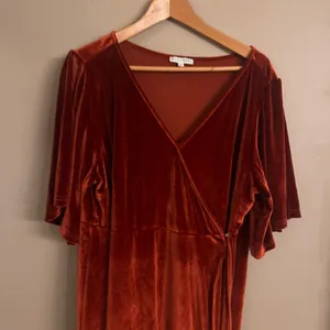 BALTIC BORN Meghan Velvet‎ Wrap Maxi Dress thumbnail 3