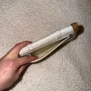 guess wallet thumbnail 6