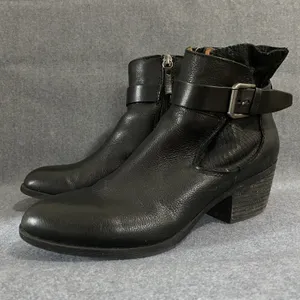 Comfortiva Karen Women's 8‎ W Black Leather Buckle Detail Block Heel Ankle Boots thumbnail 2