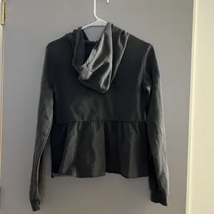 NWOT Women’s Maurices Gray Hooded Sweatshirt Size S thumbnail 5