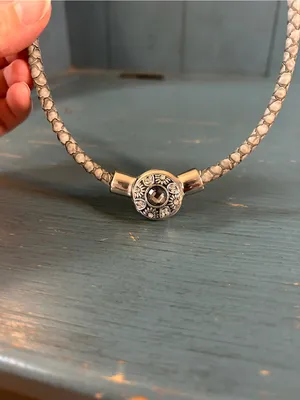 Source Unknown Silver-Tone Braided Leather Necklace with Floral Blue Gem Round Clasp - Like New thumbnail 2