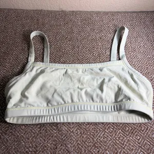 Aritzia Tna Bra Top Sz M Light Mint Green Active Outdoor Gym Casual Comfy thumbnail 4