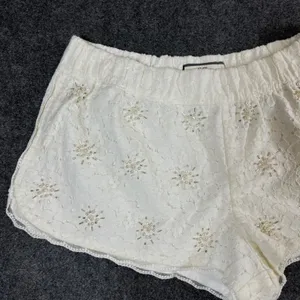 Abercrombie & Fitch White Floral Lace Beaded Pearl Shorts 1V1974 Womens L NEW thumbnail 7