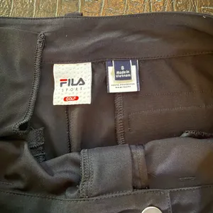 FILA Sport Womens Size 8 Logo Capri Golf Athletic Pants Zippered Pockets thumbnail 5