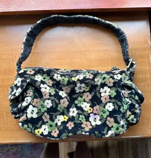 Y2K Gap Floral Velvet Shoulder bag thumbnail 1